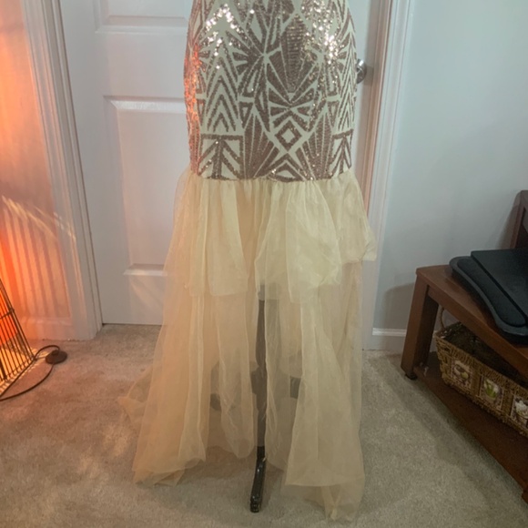 Champagne Sequin Mermaid Hem Evening Formal Gown Size Large - Picture 5 of 12